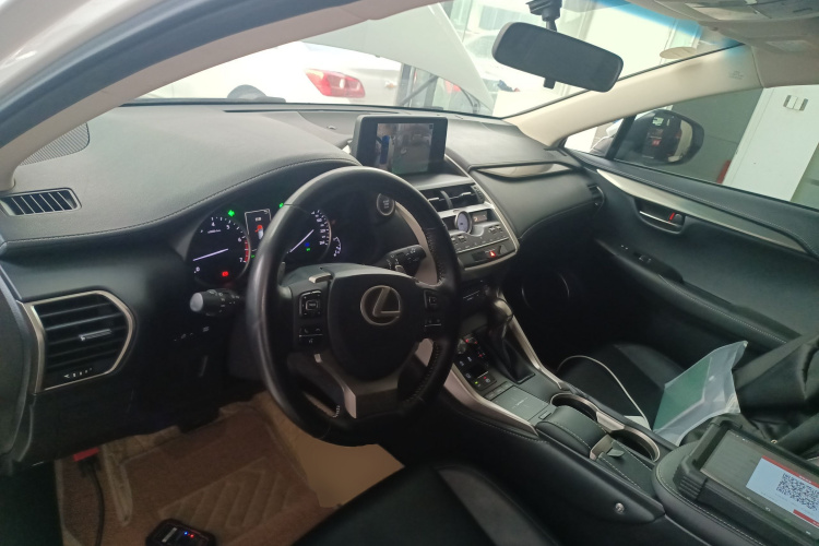 雷克萨斯NX 2017款 200 前驱 锋行版中控内饰12