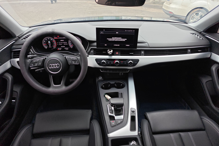 奥迪A4L 2024款 40 TFSI 时尚动感型中控内饰12