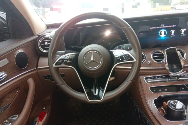 奔驰E级 2023款 E 300 L 时尚型中控内饰13