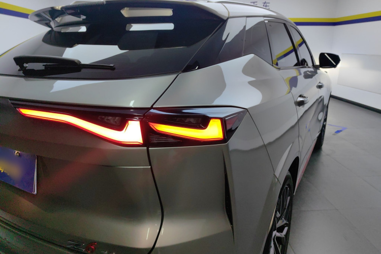 长安欧尚Z6 2022款 蓝鲸 1.5T DCT智领型城市版车身外观9