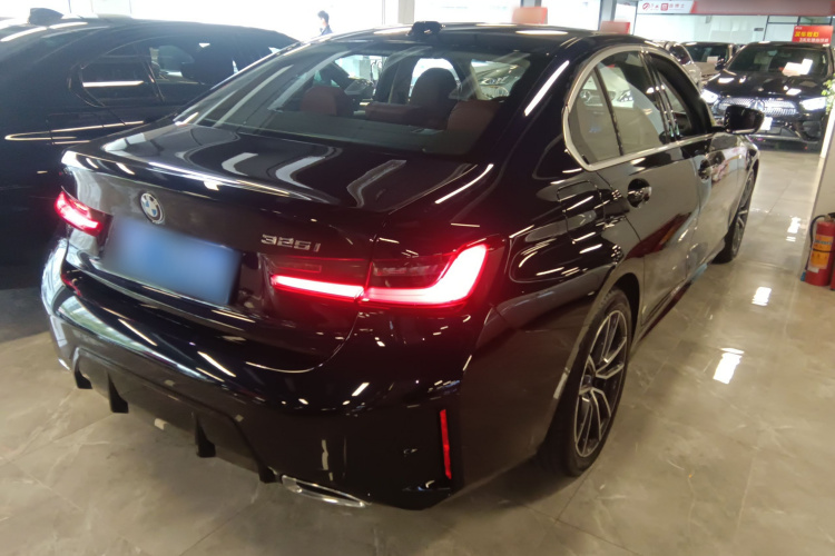 宝马3系 2025款 325i M运动套装车身外观7