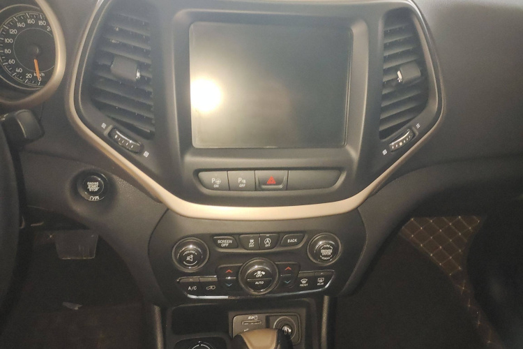 Jeep 自由光 2016款 2.4L 优越版局部细节9003