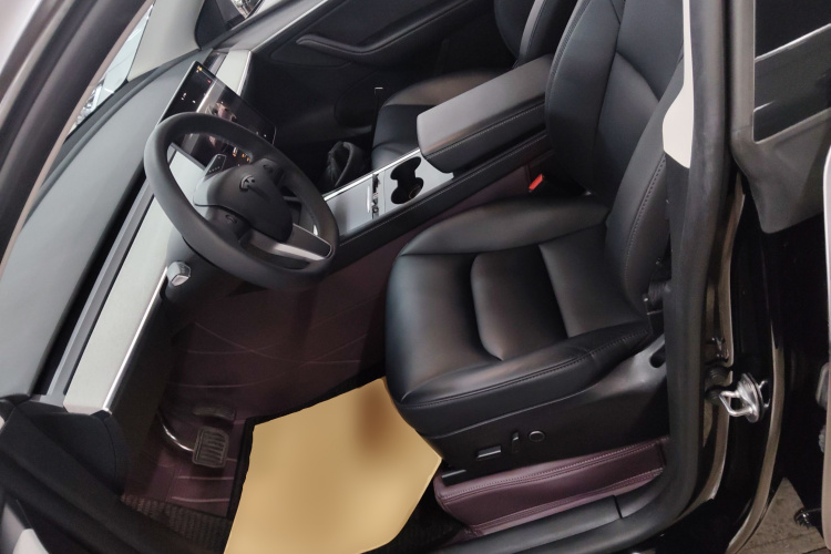 特斯拉 Model Y 2023款 后轮驱动版中控内饰19