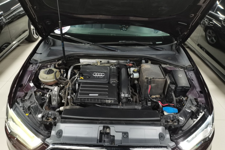 奥迪A3 2014款 Limousine 35 TFSI 自动舒适型机舱底盘24
