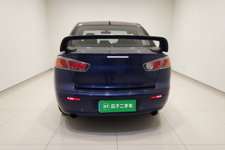 三菱 翼神 2013款 时尚版 1.8L 手动舒适型车身外观6