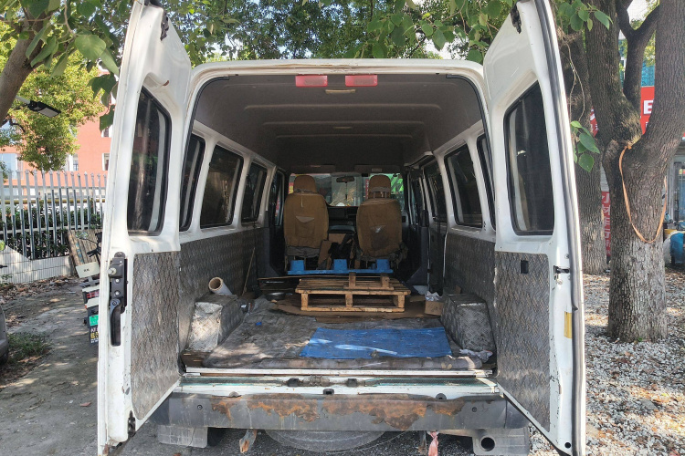 江铃 特顺 2019款 2.8T商运型长轴中顶7座后单胎国VI JX493局部细节23