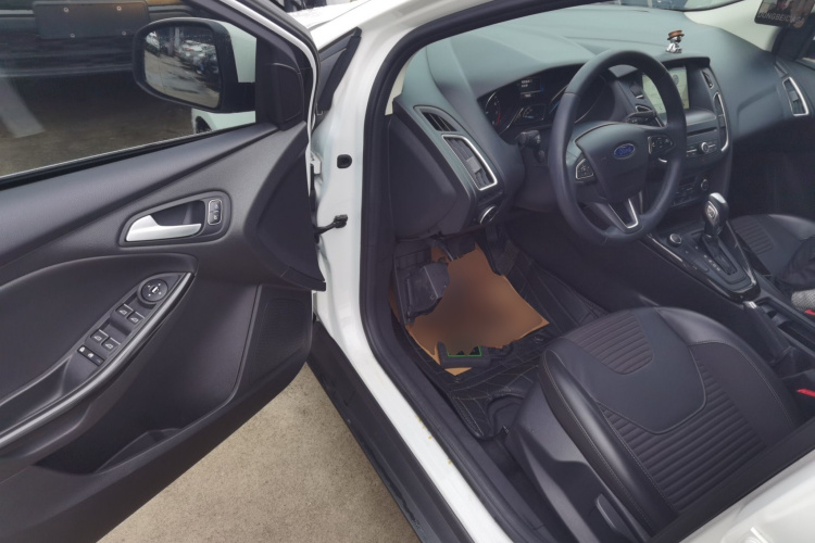 福特 福克斯 2018款 两厢经典 EcoBoost 180 自动精英型中控内饰20