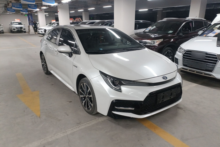 丰田 雷凌 2022款 双擎 1.8H E-CVT运动版车身外观3