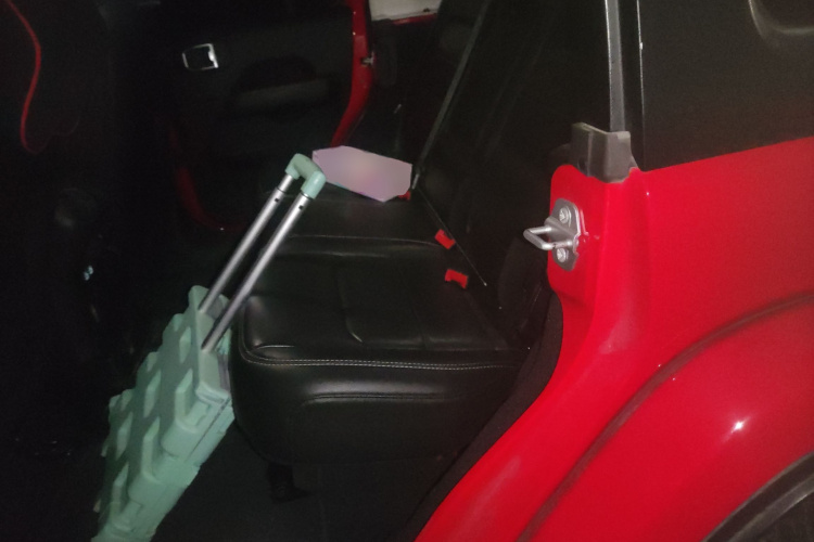 Jeep 牧马人 2018款 2.0T Sahara 四门版中控内饰21