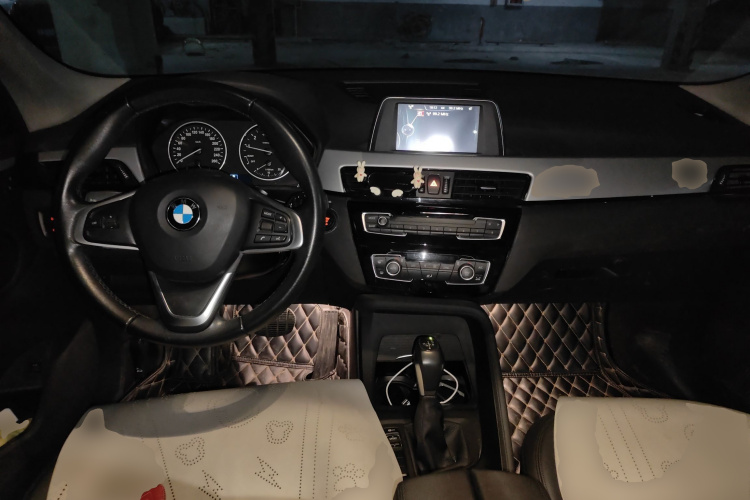 宝马X1 2016款 sDrive18Li 时尚型中控内饰12