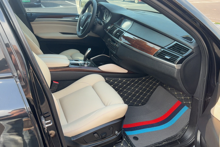 宝马X6（平行进口）中控内饰7004