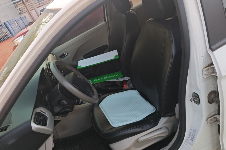 雪铁龙 爱丽舍 2014款 1.6L 手动时尚型中控内饰19