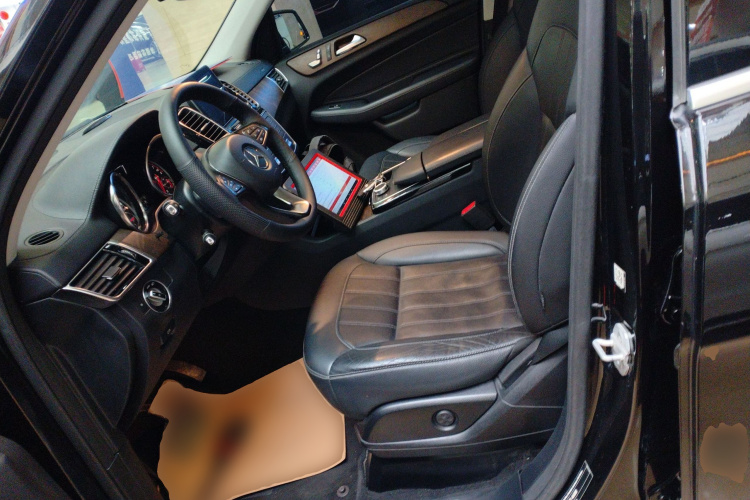 奔驰GLE 2018款 GLE 320 4MATIC 动感型臻藏版中控内饰19