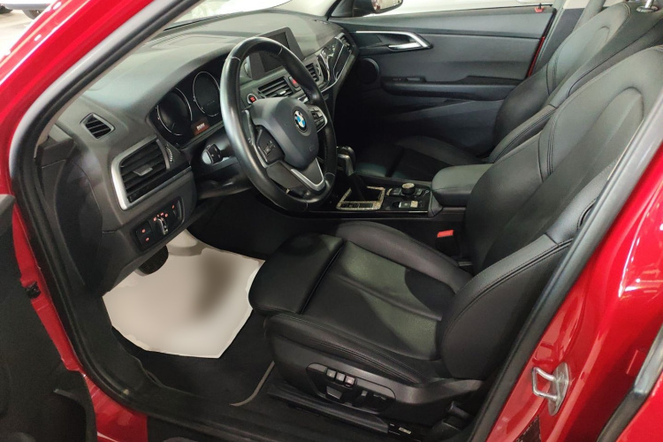 宝马1系 2018款 118i 运动型中控内饰19