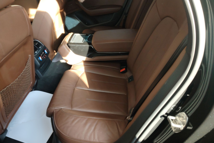 奥迪A6L 2018款 30周年年型 45 TFSI quattro 运动型中控内饰21