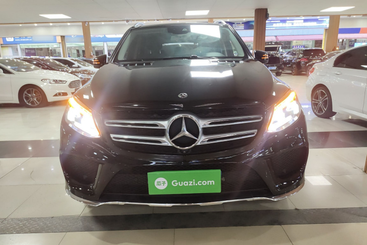 奔驰GLE 2018款 GLE 320 4MATIC 动感型臻藏版车身外观2