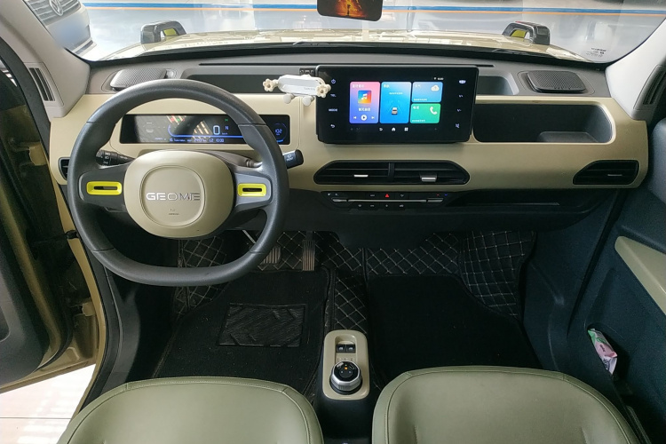 吉利银河 2024款 200km 熊猫骑士中控内饰12