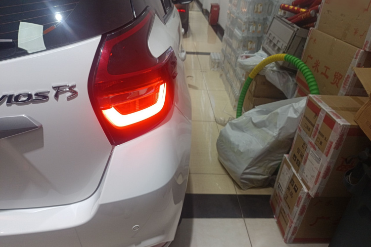 丰田 威驰FS 2021款 1.5L CVT锋驰版车身外观9