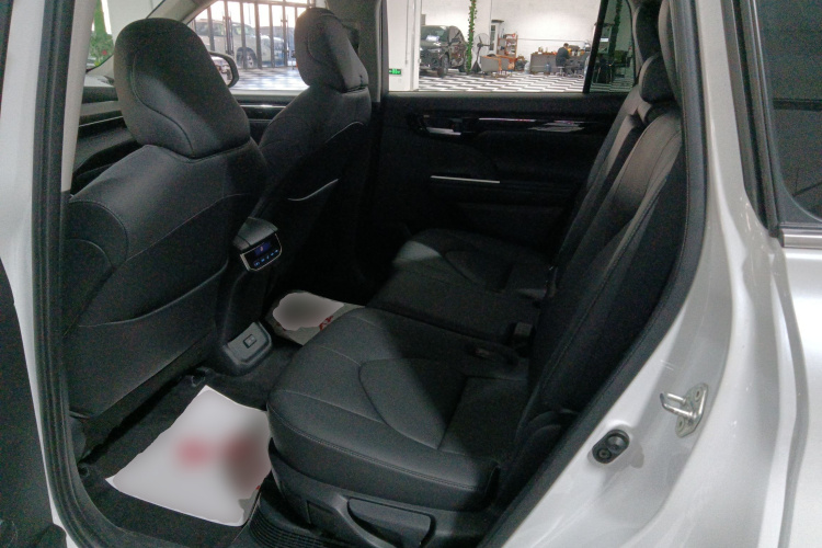 丰田 汉兰达 2022款 双擎 2.5L 四驱尊贵版 7座中控内饰21