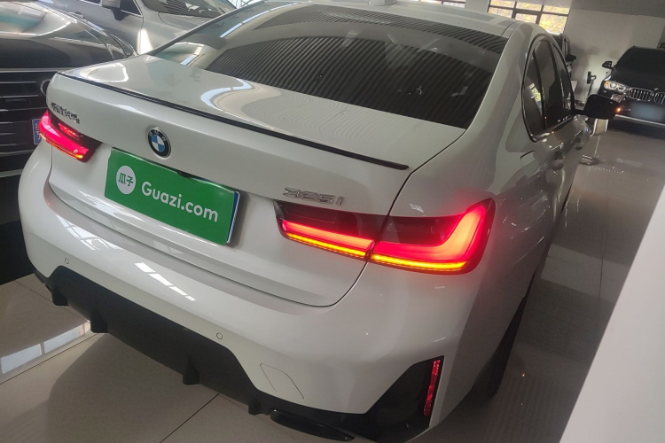 宝马3系 2024款 325i M运动曜夜套装车身外观6005