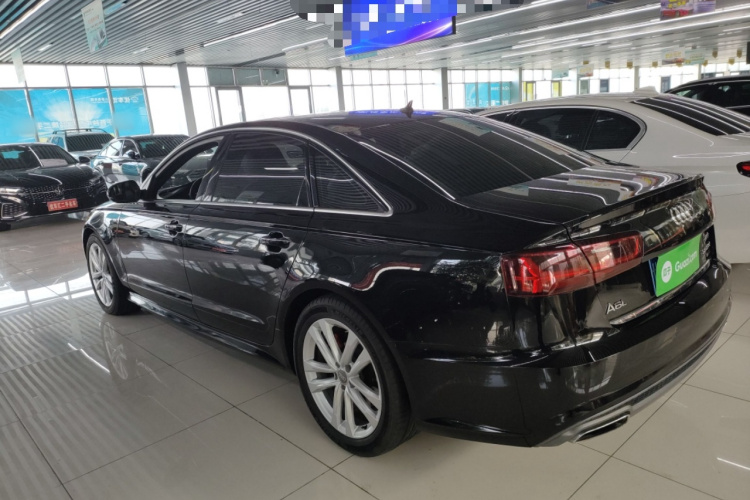 奥迪A6L 2018款 30周年年型 45 TFSI quattro 运动型车身外观4