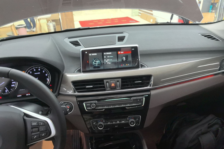 宝马X1新能源 2019款 xDrive25Le 里程升级版中控内饰7002