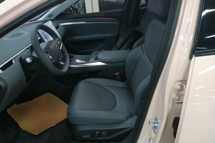 小鹏MONA M03 2025款 620 超长续航 Plus中控内饰19