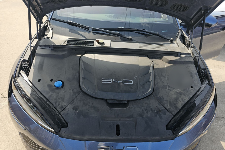 比亚迪 海豹 2024款 荣耀版 550km 精英型机舱底盘24