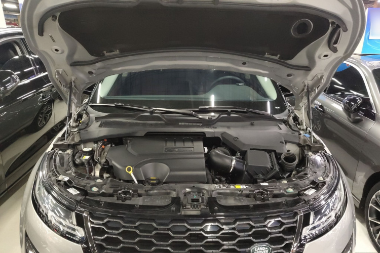 路虎 揽胜极光 2022款 极光L 249PS R-Dynamic 豪华版机舱底盘24