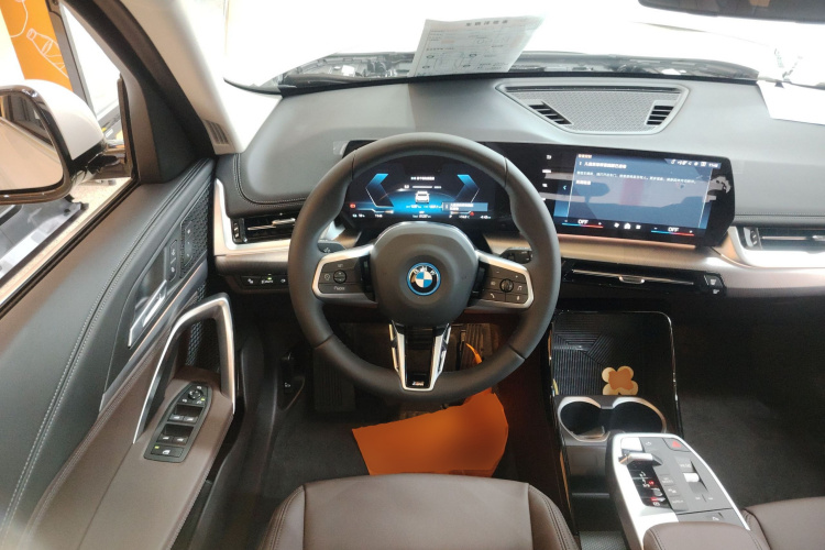 宝马iX1 2025款 eDrive25L M运动套装中控内饰13