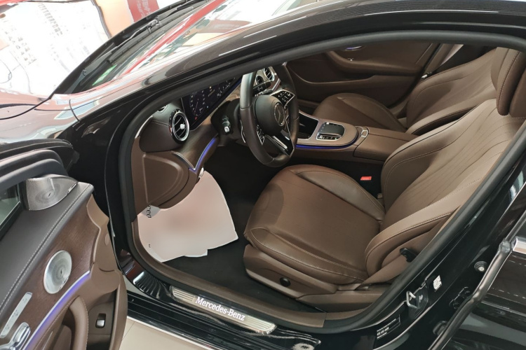 奔驰E级 2023款 E 300 L 豪华型中控内饰20
