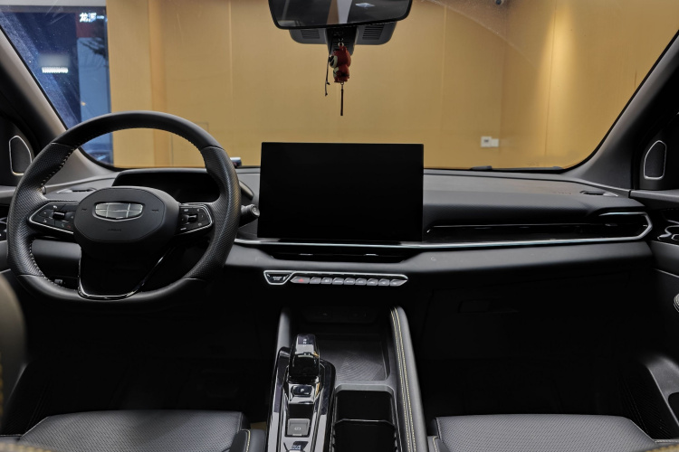 吉利汽车 2025款 缤越L 1.5TD DCT星耀中控内饰7006