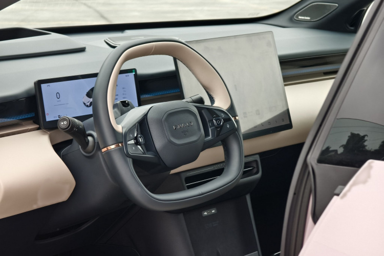 领克Z20 2025款 530km 后驱Max中控内饰7001