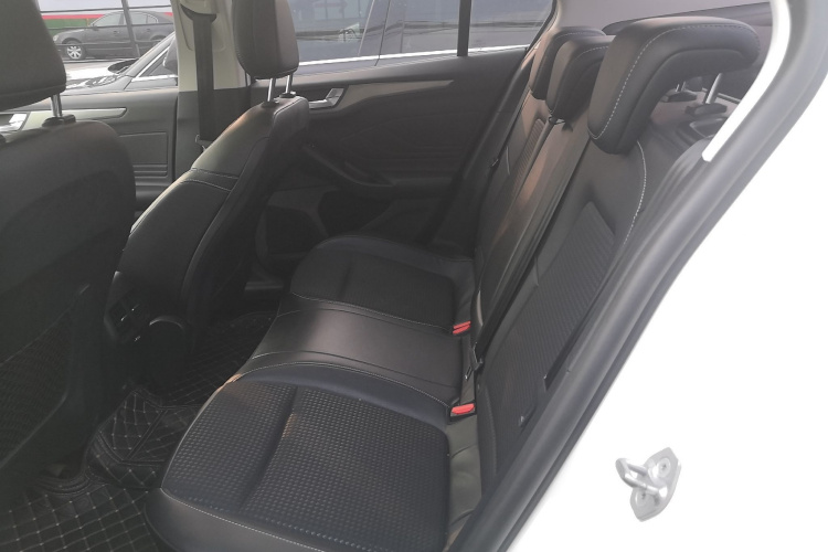 福特 福克斯 2019款 三厢 EcoBoost 180 自动锋潮型中控内饰21