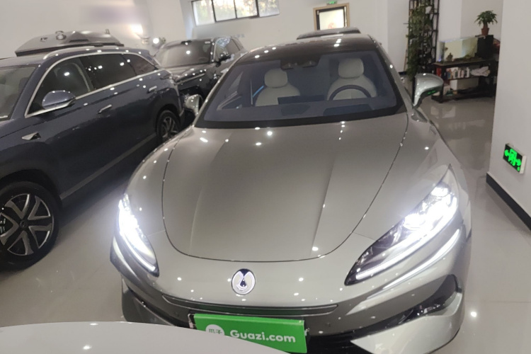 腾势Z9GT 2024款 1100四驱Ultra版车身外观2