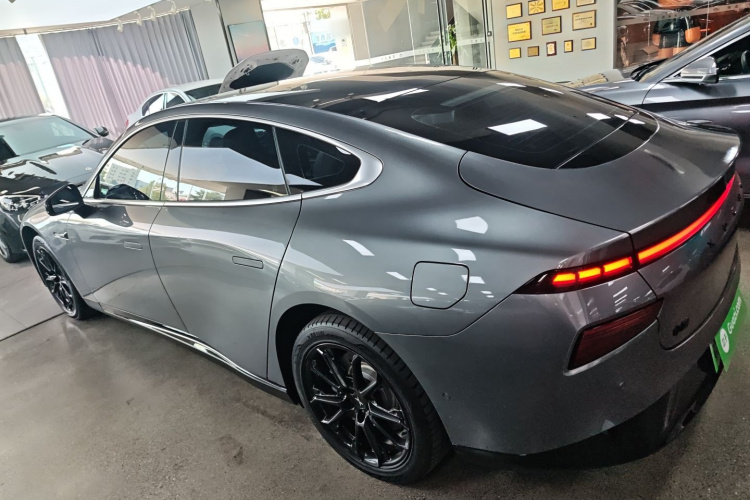 小鹏P7 2020款 586N车身外观4