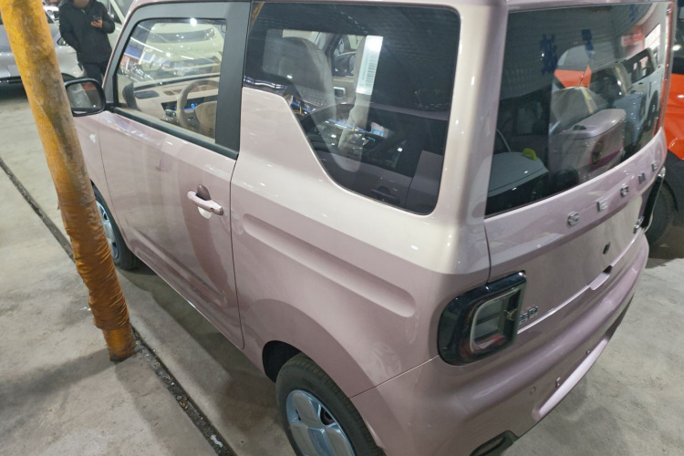 吉利银河 2024款 熊猫mini 200km 耐力熊车身外观4