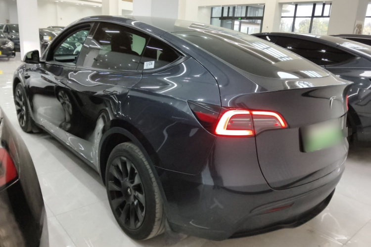 特斯拉 Model Y 2024款 长续航全轮驱动版车身外观6