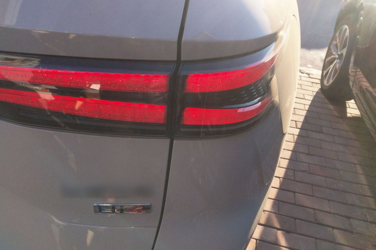 哈弗枭龙MAX 2025款 Hi4 110 Pro车身外观9