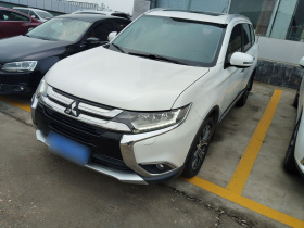 三菱 欧蓝德 2016款 2.4L 四驱豪华版 7座