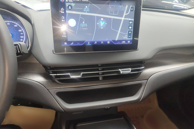 红旗E-QM5 2022款 431km 充电乐享版局部细节16