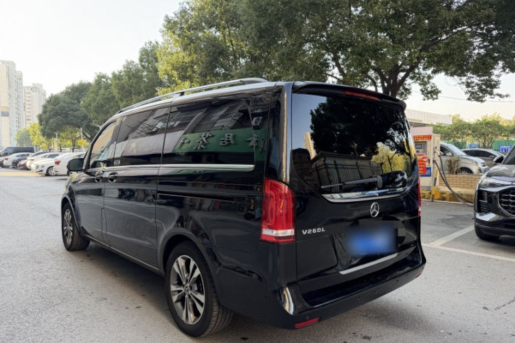 奔驰V级 2018款 V 260 领航版 国VI车身外观6003