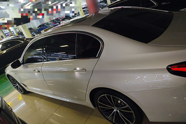 宝马5系 2022款 改款 530Li xDrive M运动套装车身外观6003