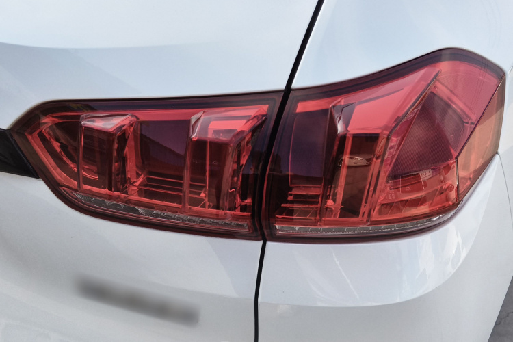 魏牌 VV5 2017款 2.0T 超豪型车身外观9