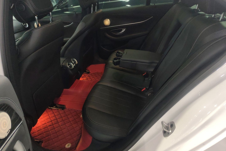 奔驰E级(进口) 2023款 E 260 时尚型运动版中控内饰21