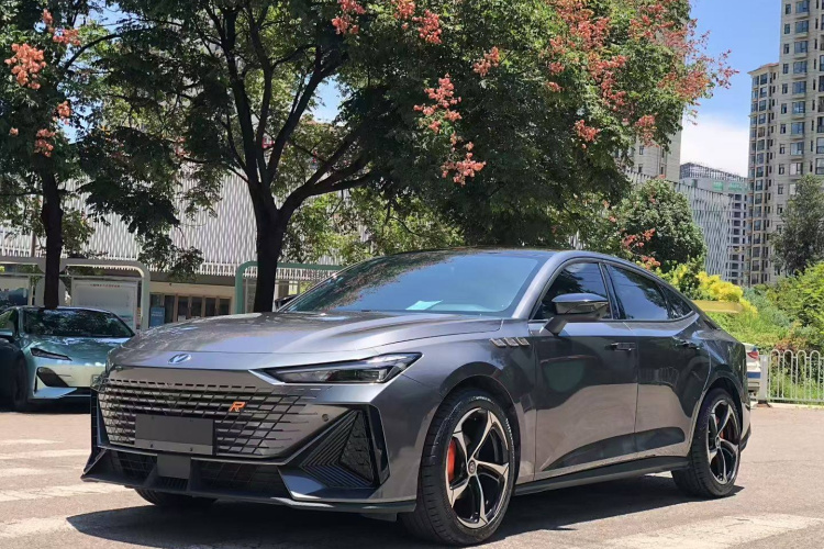 长安UNI-V 2022款 1.5T 尊贵型车身外观6005