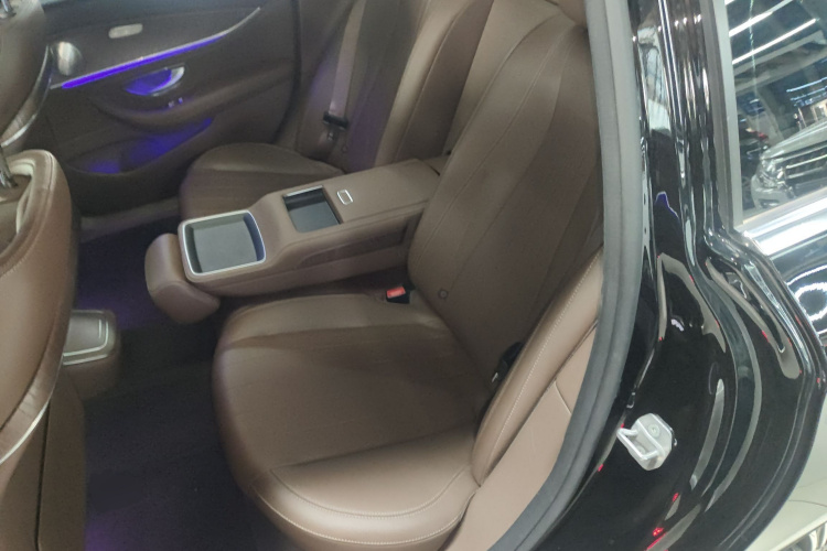 奔驰E级 2021款 改款 E 300 L 时尚型中控内饰7004