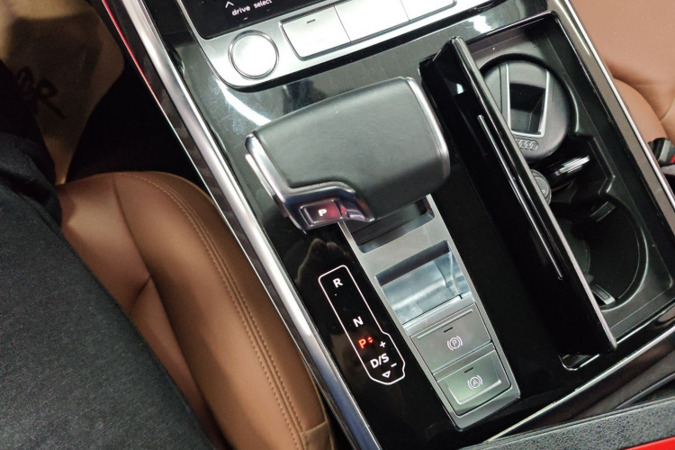 奥迪Q7 2020款 55 TFSI quattro S line运动型局部细节18