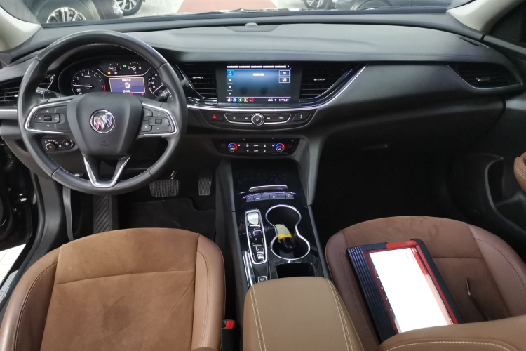 别克 君威 2023款 552T 智享型中控内饰12