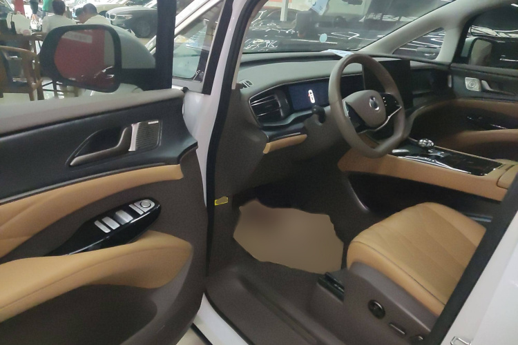 腾势D9 2022款 DM-i 1040 尊贵型中控内饰7003